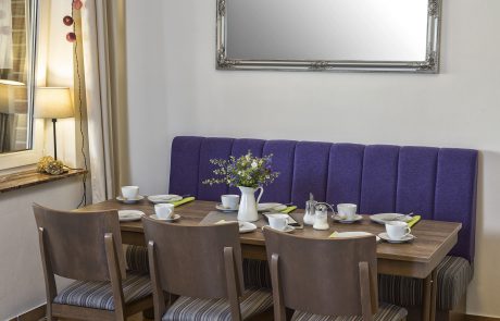 Café gedeckter Tisch